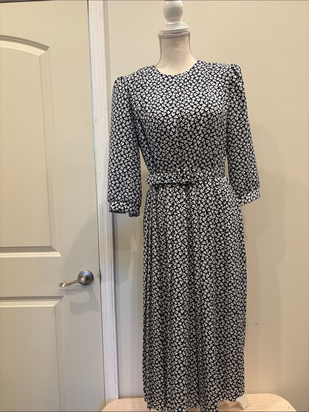 Vintage late 1980s or early 1990s Lisa II day dress size 10, matching belt